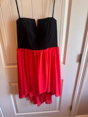 B. Darlin Black Dress Label Close-Up
